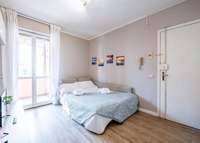 Homiday- Light Flat - Free Parking *