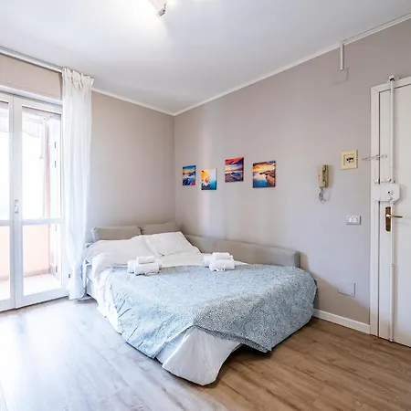 Homiday- Light Flat - Free Parking *