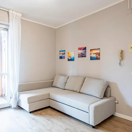 Homiday- Light Flat - Free Parking Apartman