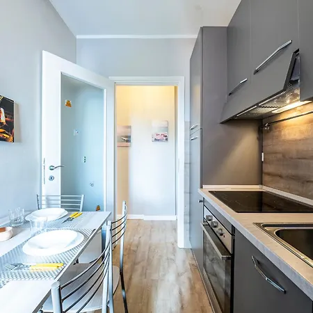 Apartman Homiday- Light Flat - Free Parking Pisa