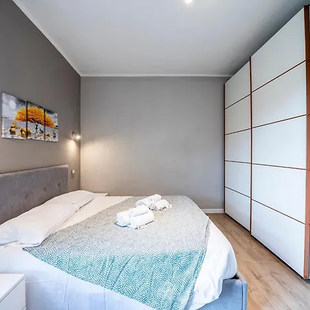 Homiday- Light Flat - Free Parking * 比萨